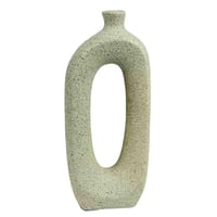 مزهرية ديكور خزفية بتصميم بيضاوي مفرغ