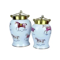طقم جرة خزف بتصميم حصان – أبيض وذهبي (سيراميك فاخر...