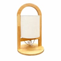 مصباح طاولة خشبي بإضاءة دافئة وتصميم عصري