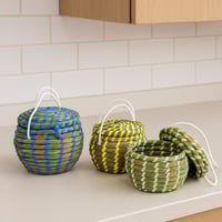 لال يدوية صغيرة بغطاء وحبل – 3 ألوان