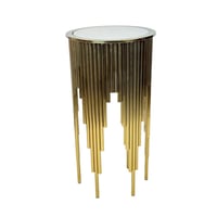 طاولة جانبية معدنية بتصميم فاخر ولمسة عصرية