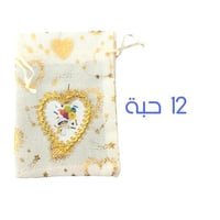 أكياس توزيعات قماش مزينة بإطار قلب ذهبي – 12 حبة