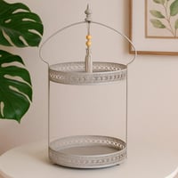 صينية تقديم معدنية بدورين بتصميم زخرفي أنيق