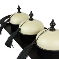 طقم تقديم ٣ حبات مع صينية – تصميم راقٍ باللون الأس...