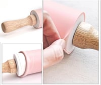 فرّادة عجين سيليكون بمقابض خشبية – 15 إنش