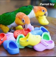 لعبة مضغ على شكل كروكس للببغاوات