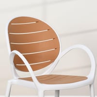 كرسي خارجي مفرد