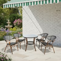 جلسة خارجية 4 مقاعد و طاولة بسطح زجاجي