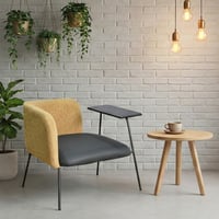 كرسي مفرد موردن جلد بظهر قماش مع طاولة مدمجة