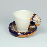 فنجان كابتشينو مع صحن