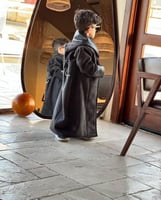 فروه اطفال مع جلد على الاطراف