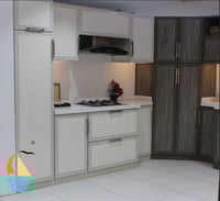 مطبخ المنيوم قطاع خاص مع درف كلادنج مع سطع رخام صن...