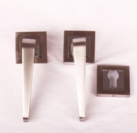 مسكة باب مفصول المنيوم