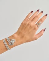 اسواره بتصميم الخط العربي مطلي بالذهب