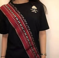 تيشيرت يوم التاسيس مع نقشة السدو