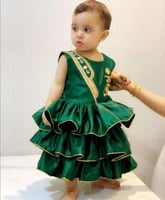 فستان البشت الأخضر