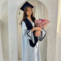 عبايه تخرج 2025 بالاسم والعبارة وسنة التخرج وشعار...