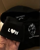 بلوفر ليحتضنك دائما بدلاً عني