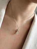 عقد العناق الأبدي ( ليحتضنك دائما بدلاٌ عني )