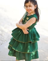 فستان البشت الأخضر