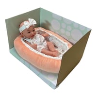 دمية بيبي دول مع سرير