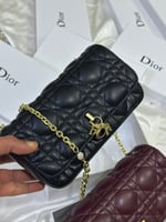 أسود مطفي