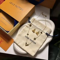 طقم لويس فيتون