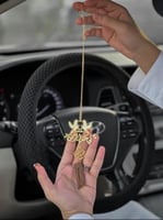 تعليقة سيارة برسمة حمام و حرف