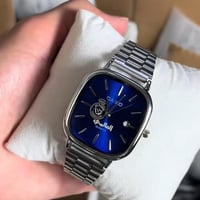 ساعة ازرق بشعار العالمي