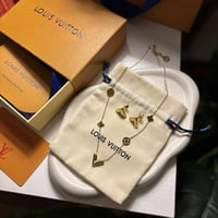 طقم لويس فيتون