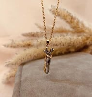 سلسال العناق ( ليحتضنك دائما بدلاٌ عني )