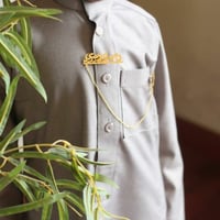 بروش بتصميم حصان مع اسم