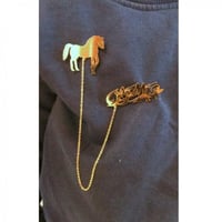 بروش اطفال شكل خيل بالاسم