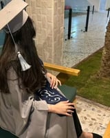 عباية تخرج رمادي 2025