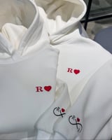 هودي الحروف مطرز بحرفك او حرف من تحب