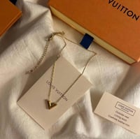 اسوارة لويس فيتون