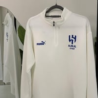 سويتر الهلال مع فتحه ابهام