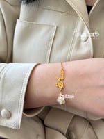 اسوارة بالاسم مع وردة الزركون