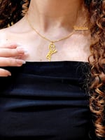 سلسال نسائي بالاسم مع وجه الاناقة