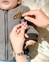 بروش اطفال بالاسم و الشماغ