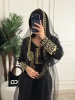 لبس تاسيس مع شال على الكتف