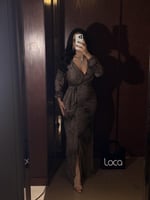 فستان سهرة بني لامع طويل بتصميم لف أنيق