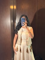 جلابية نسائية بيج مطرز بالذهبي بدون اكمام فاخرة