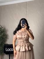 طقم ناعم بلون لحمي على وردي