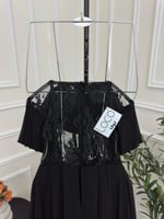 فستان اسود بدانتيل ناعم