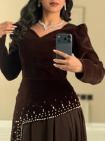 فستان سهرة مخملي طويل لون بني غامق مزين بالخرز