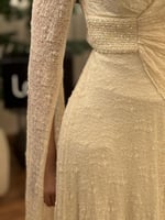 فستان ناعم دانتيل بتصميم وقصه تبرز جمال القوام