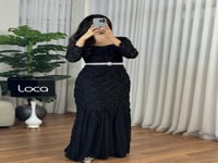 فستان اسود مورد