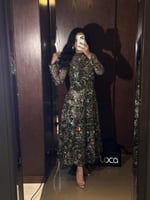 طقم سهرة زيتي مطرز بزخارف نباتية لامعة انيقة