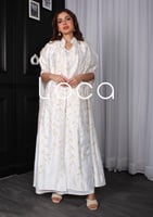 جلابيه قطعتين أنيقه باللون الأبيض